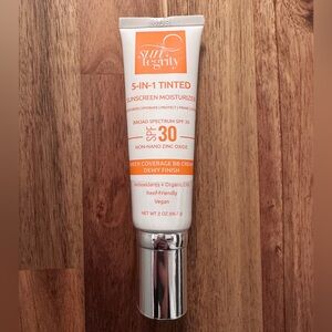 Suntegrity 5-in-1 Tinted Sunscreen Moisturizer shade light